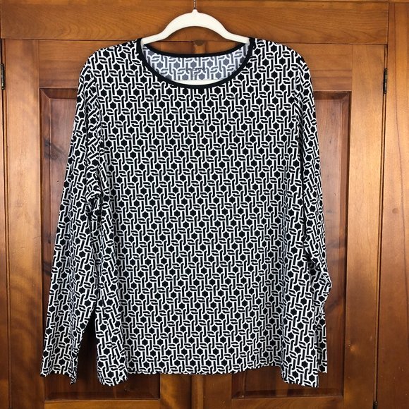Lands' End Tops - Lands' End Black and White Geometric Print Jersey Knit Long Sleeve Top Comfy